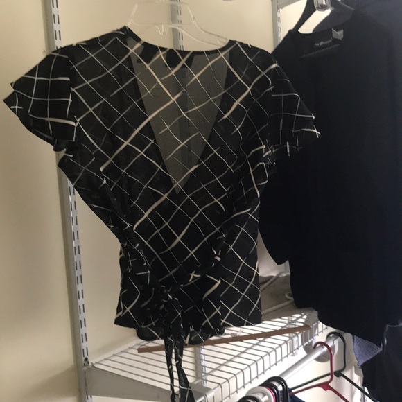 Lady’s top - Picture 2 of 2